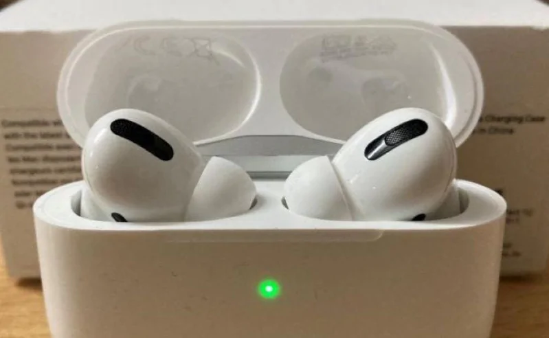 Check the contents and the Logo in airpods pro